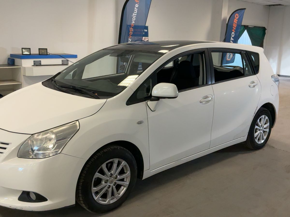 Toyota Verso 2.0 D-4D SkyView Edition