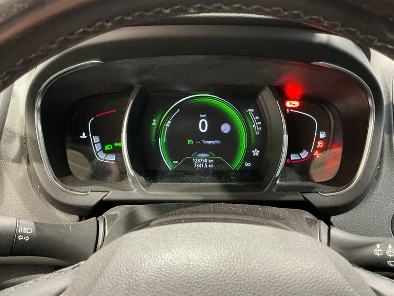 Renault Grand Scenic 1.2 TCe Energy BOSE Edition 2017 – снимка 18