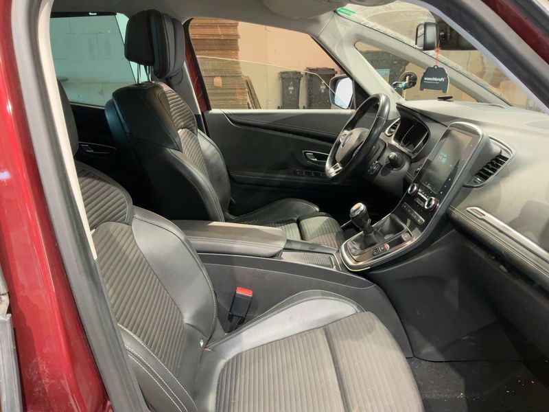 Renault Grand Scenic 1.2 TCe Energy BOSE Edition 2017 – снимка 16