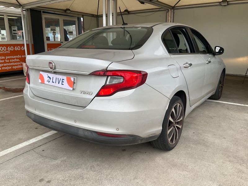 Fiat Tipo 1.6 JTDM Lounge — zdjęcie 2