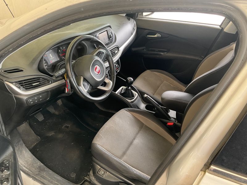 Fiat Tipo 1.6 JTDM Lounge — zdjęcie 3