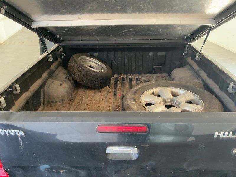 Toyota Hilux 3.0 Turbodiesel Double Cab Executive 4x4 — zdjęcie 10