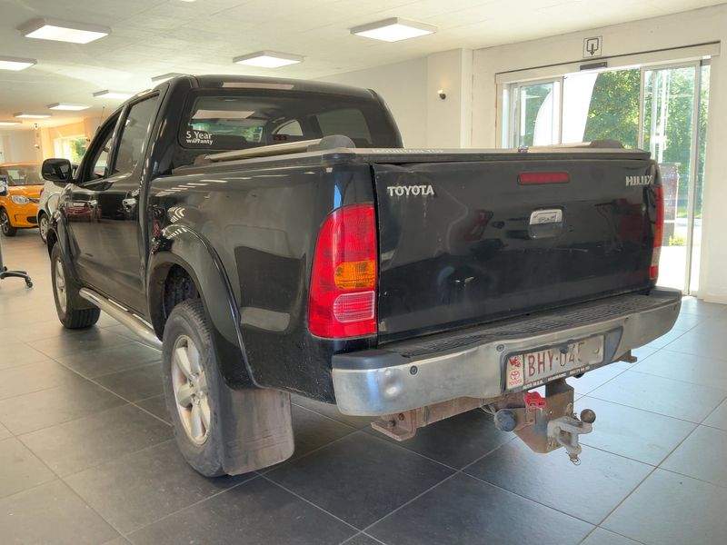 Toyota Hilux 3.0 Turbodiesel Double Cab Executive 4x4 — zdjęcie 3