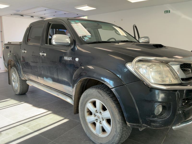 Toyota Hilux 3.0 Turbodiesel Double Cab Executive 4x4 — zdjęcie 8