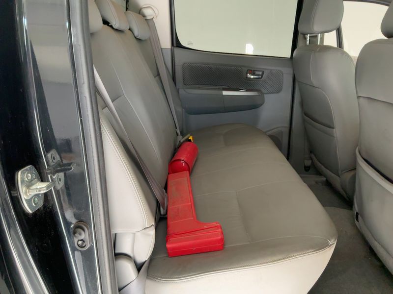 Toyota Hilux 3.0 Turbodiesel Double Cab Executive 4x4 — zdjęcie 14