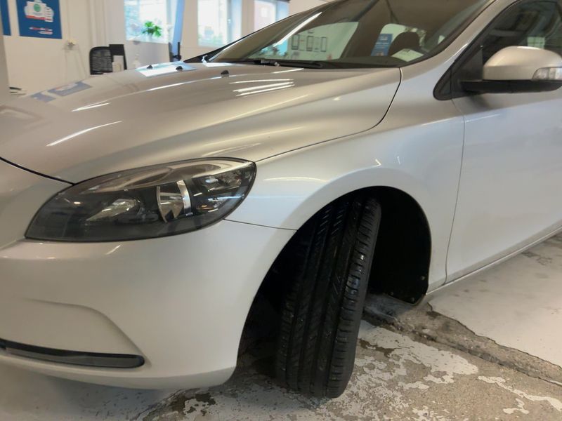 Volvo V40 2.0 D2 Kinetic — zdjęcie 2