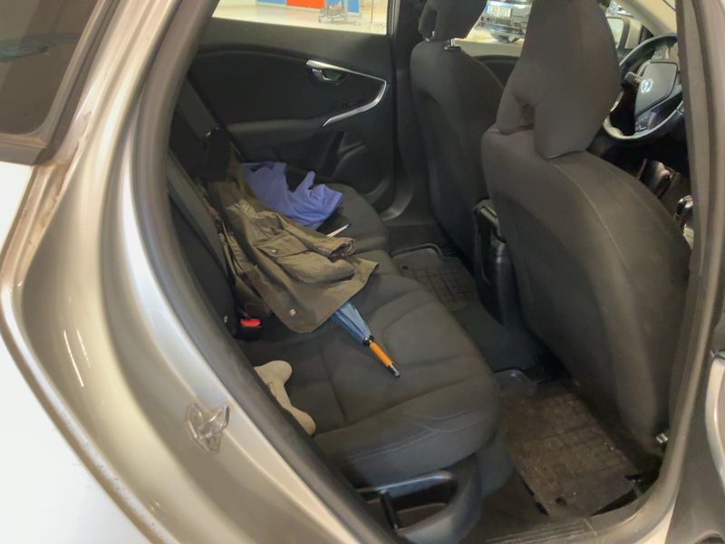 Volvo V40 2.0 D2 Kinetic — zdjęcie 14