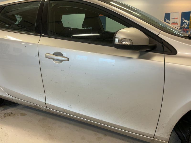 Volvo V40 2.0 D2 Kinetic — zdjęcie 7