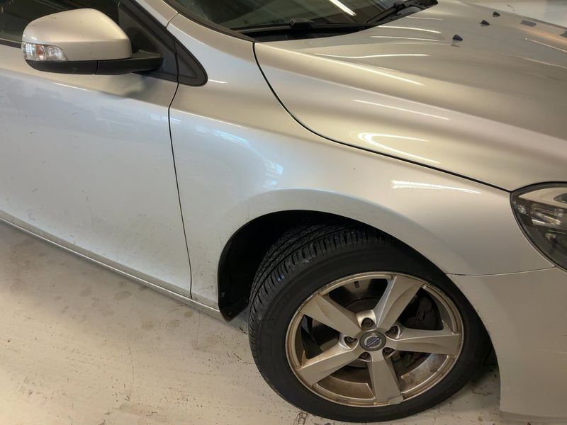 Volvo V40 2.0 D2 Kinetic — zdjęcie 8