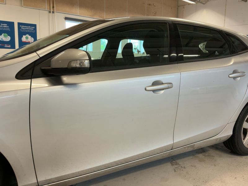 Volvo V40 2.0 D2 Kinetic — zdjęcie 4