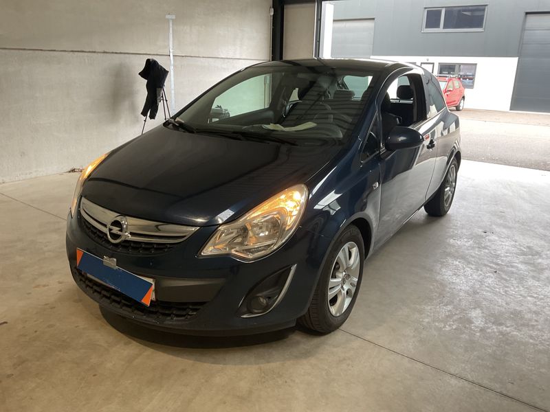 Opel Corsa 1.2 Satellite — zdjęcie 1