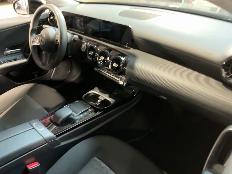 Mercedes-Benz A-Klasse A 250e — zdjęcie 12