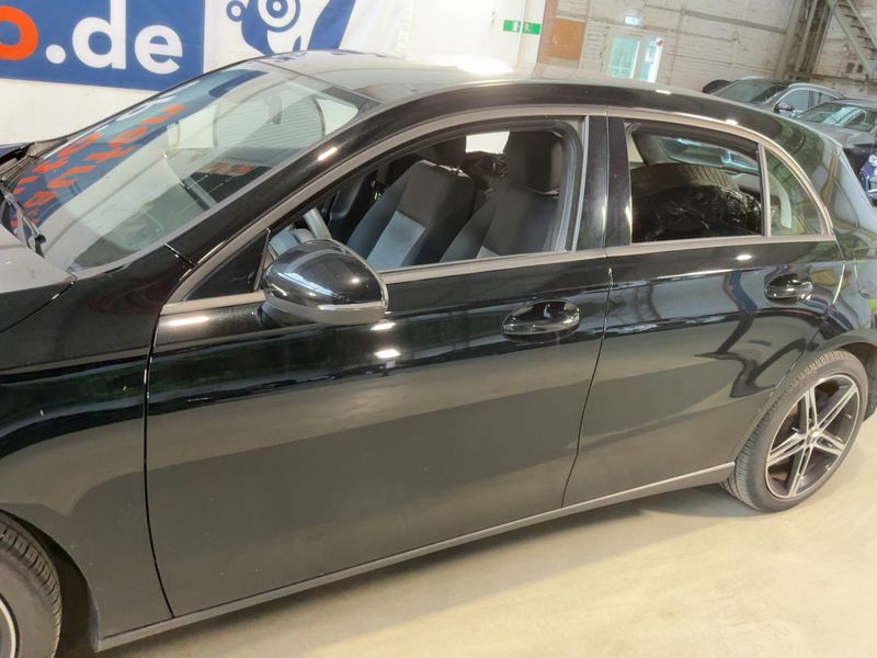 Mercedes-Benz A-Klasse A 250e — zdjęcie 4