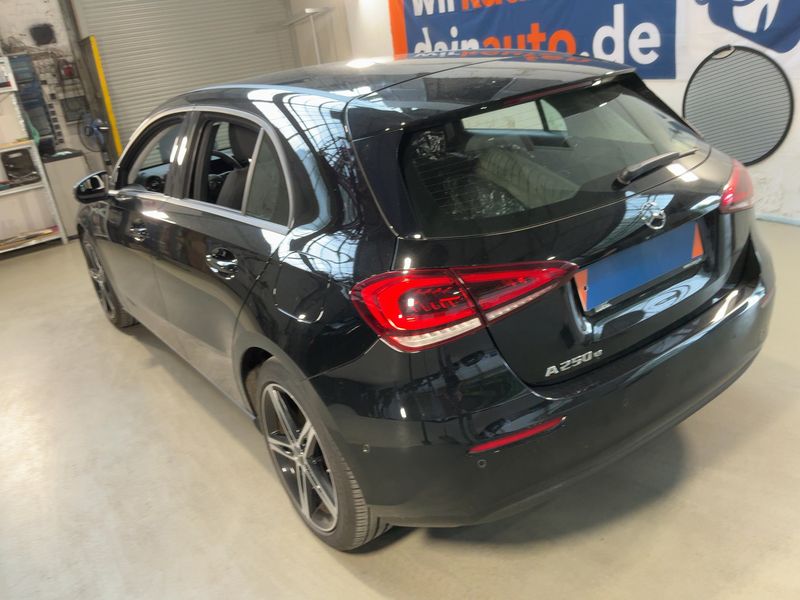 Mercedes-Benz A-Klasse A 250e — zdjęcie 3