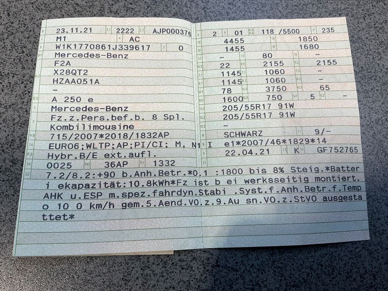 Mercedes-Benz A-Klasse A 250e — zdjęcie 15