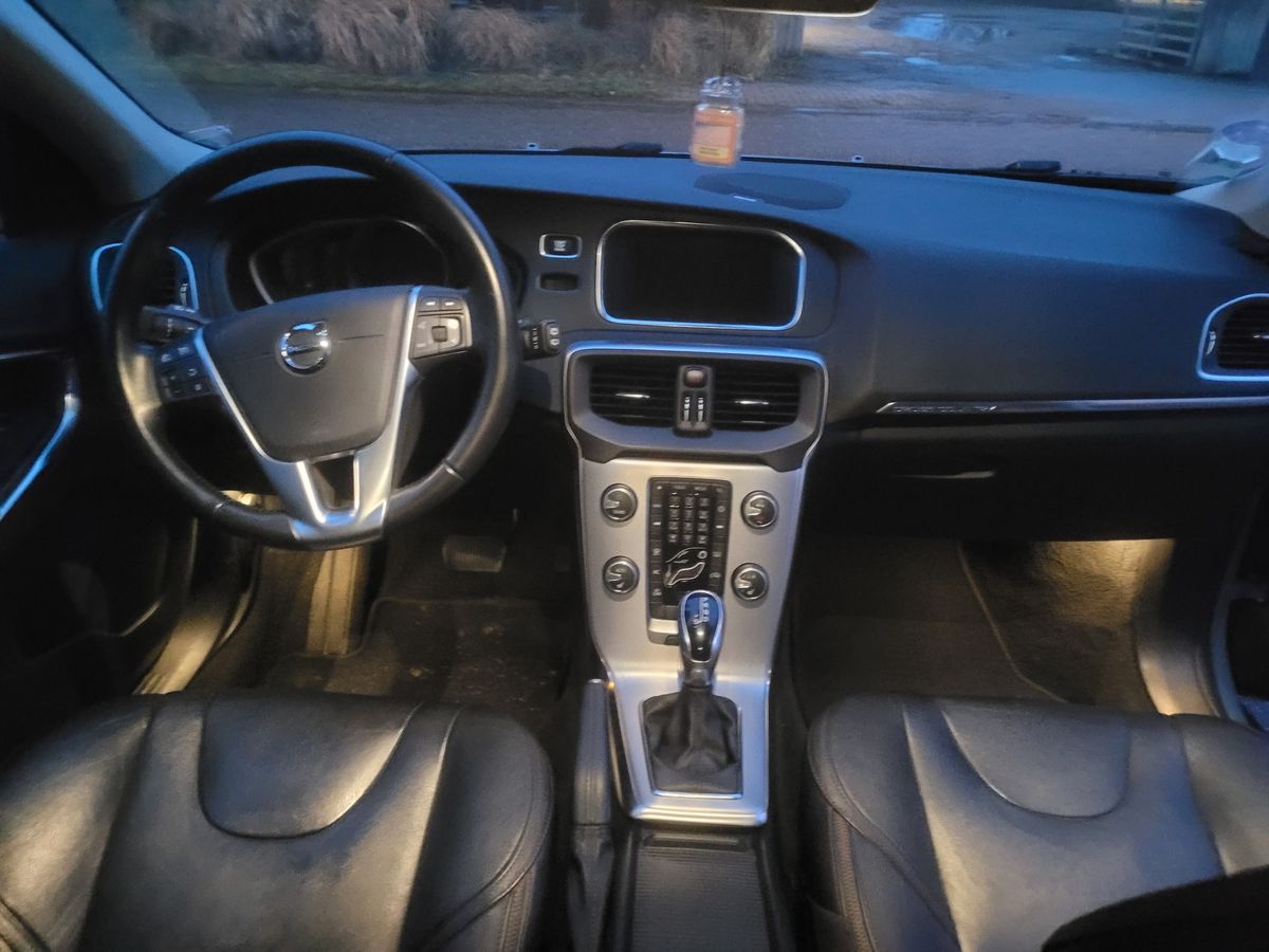 Volvo V40 2017 — photo 18