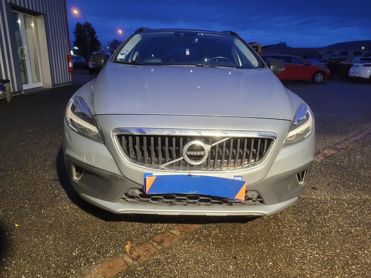 Volvo V40 2017 — photo 15