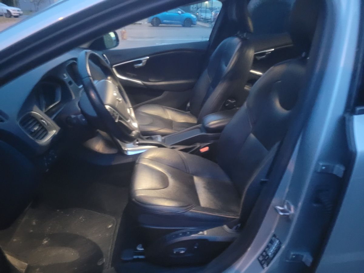 Volvo V40 2017 — photo 3