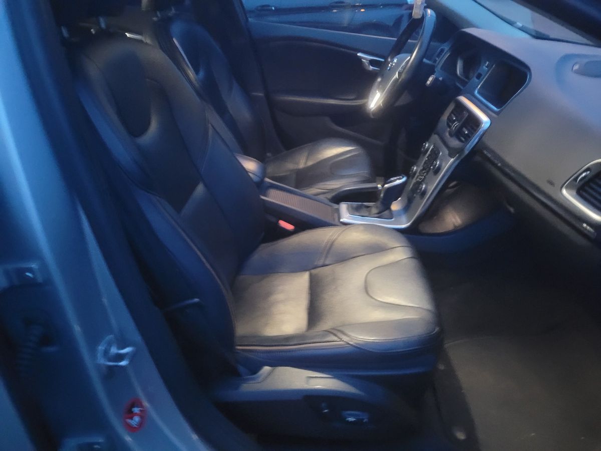 Volvo V40 2017 — photo 17