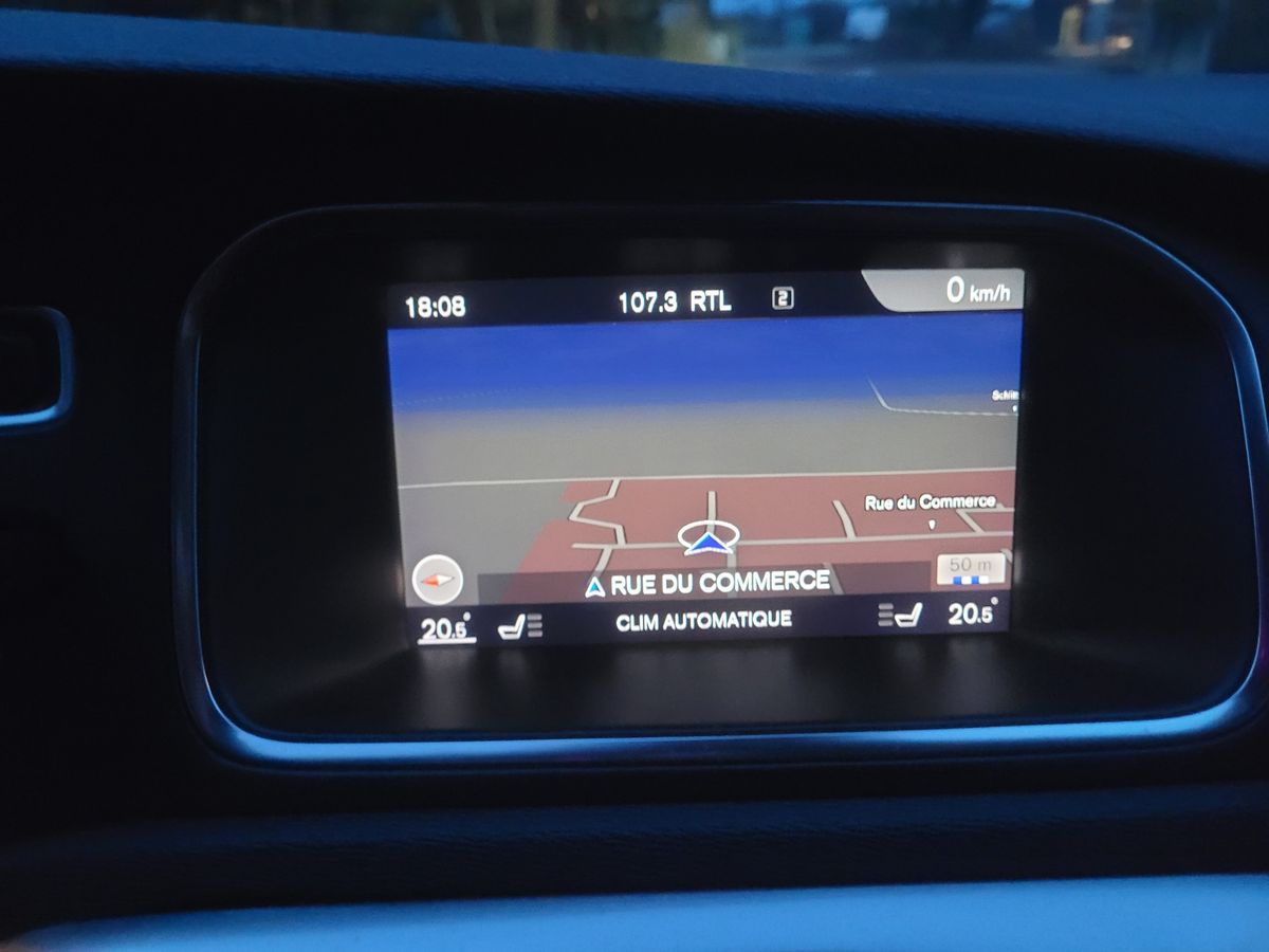 Volvo V40 2017 — photo 23