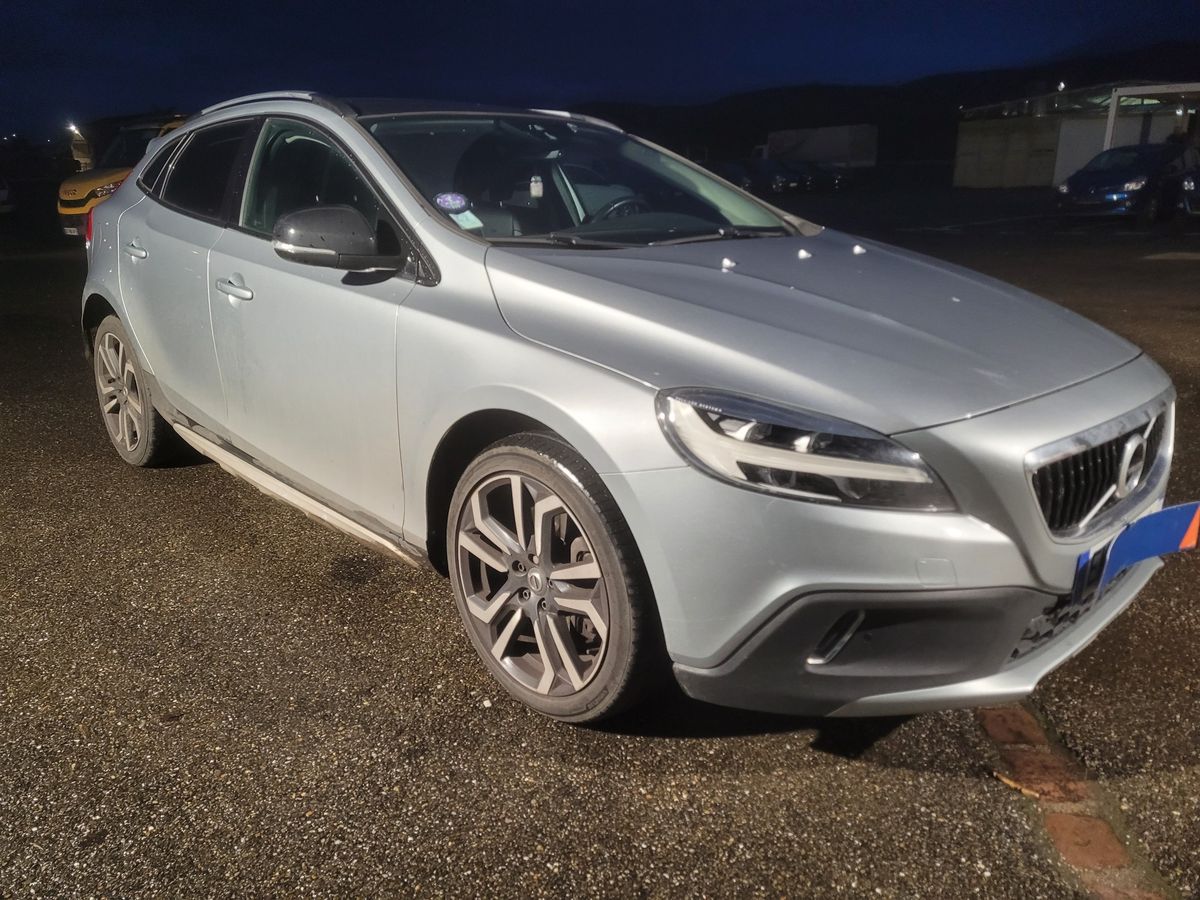 Volvo V40 2017 — photo 13