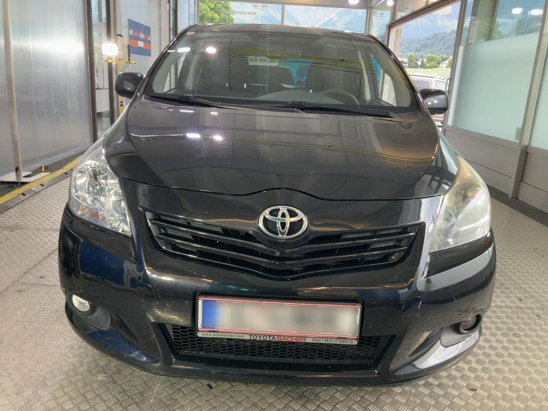 Toyota Verso 1.6 Young — zdjęcie 9
