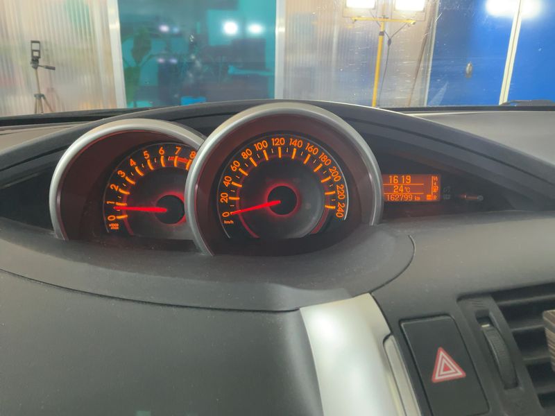 Toyota Verso 1.6 Young — zdjęcie 13
