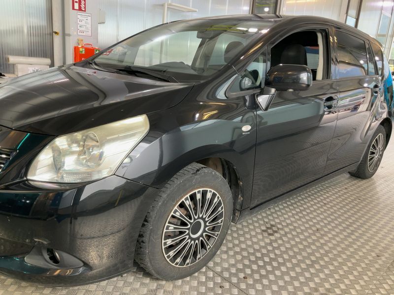 Toyota Verso 1.6 Young — zdjęcie 2