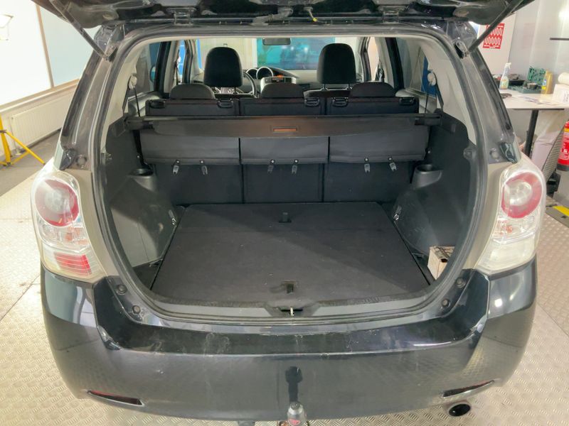 Toyota Verso 1.6 Young — zdjęcie 10