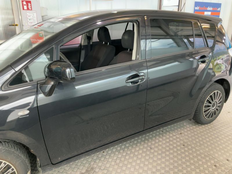 Toyota Verso 1.6 Young — zdjęcie 4