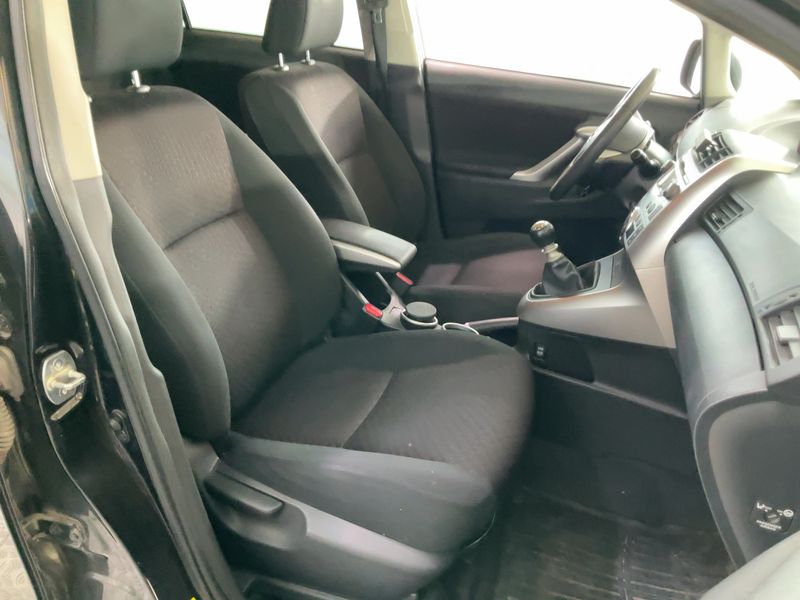 Toyota Verso 1.6 Young — zdjęcie 11