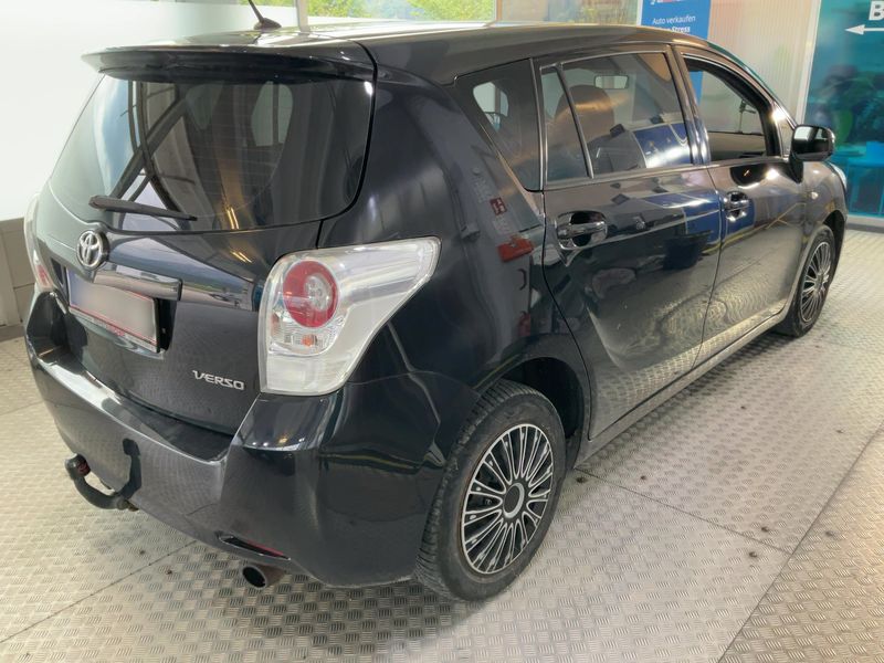Toyota Verso 1.6 Young — zdjęcie 6