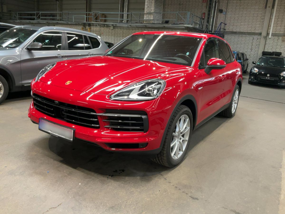 Porsche Cayenne 2021 — photo 1