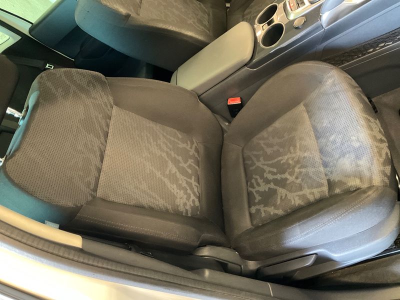 Peugeot 3008 1.6 HDi Active 2011 – снимка 24