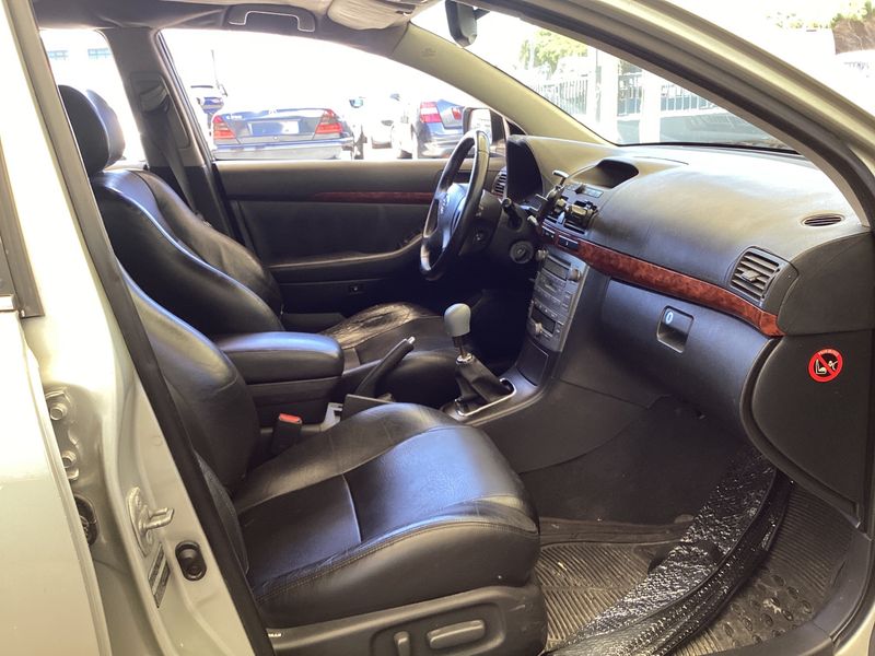 Toyota Avensis 2.0 D-4D Sol — zdjęcie 3