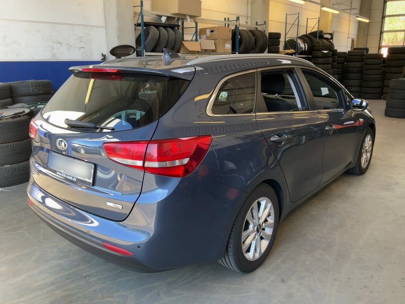 Kia cee'd 1.6 CRDi Dream Team — zdjęcie 6