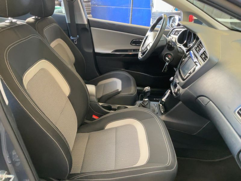 Kia cee'd 1.6 CRDi Dream Team — zdjęcie 11