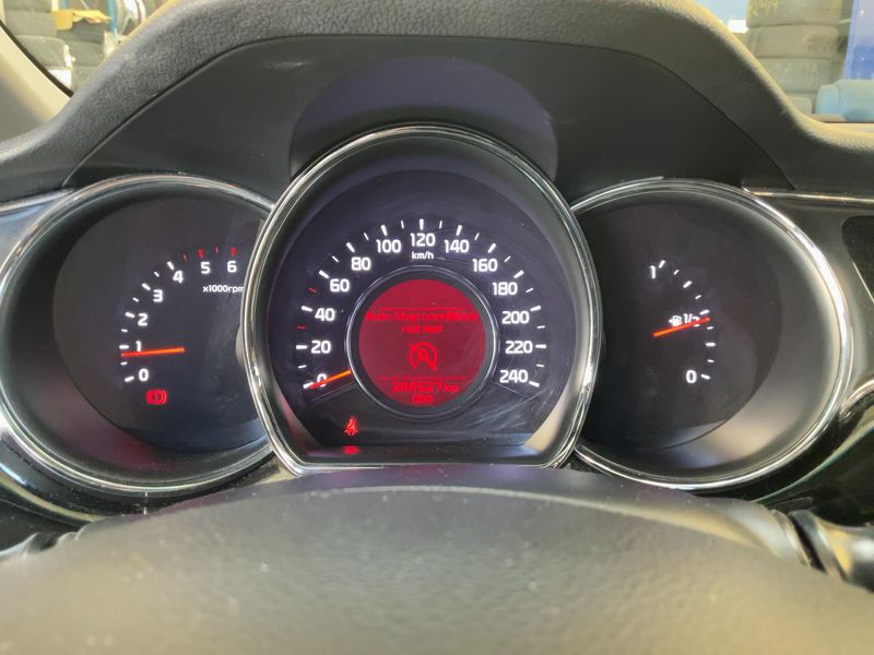 Kia cee'd 1.6 CRDi Dream Team — zdjęcie 13
