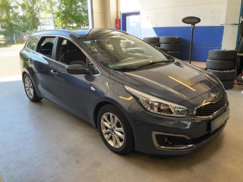 Kia cee'd 1.6 CRDi Dream Team — zdjęcie 8