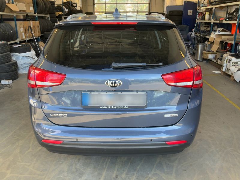 Kia cee'd 1.6 CRDi Dream Team — zdjęcie 5