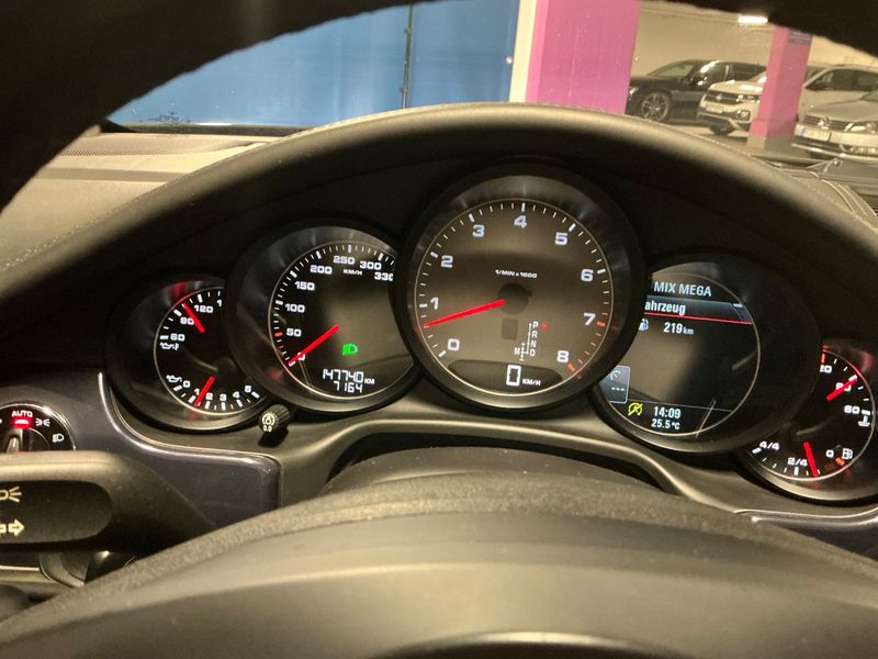 Porsche Panamera 4S — zdjęcie 13