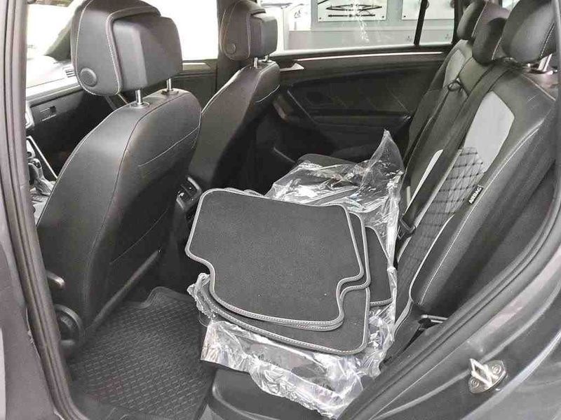 Volkswagen Tiguan Allspace 2.0 TDI R-Line 4Motion — zdjęcie 12