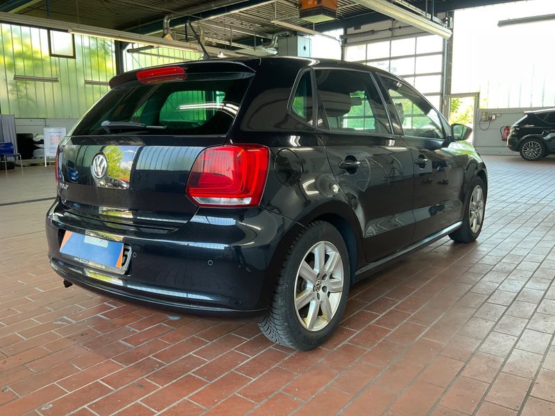 Volkswagen Polo 1.4 FSI Highline — zdjęcie 2