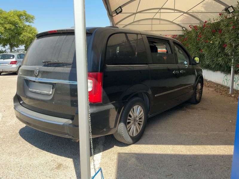 Lancia Voyager 2.8 JTDM Platinum — zdjęcie 6