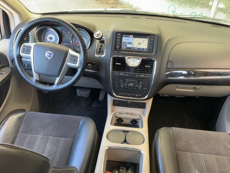 Lancia Voyager 2.8 JTDM Platinum — zdjęcie 12