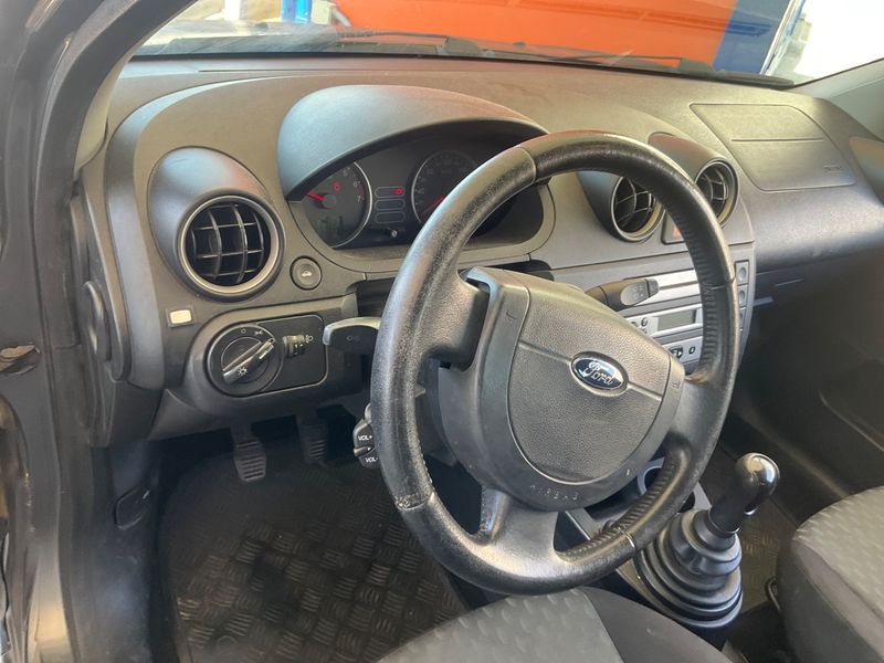 Ford Fiesta 1.4 Trend 2004 – снимка 12