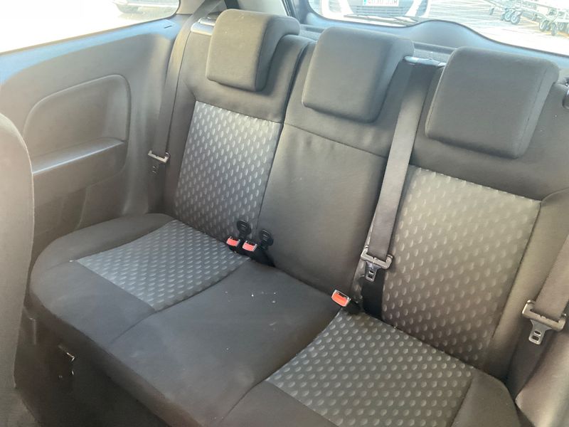 Ford Fiesta 1.4 Trend 2004 – снимка 14
