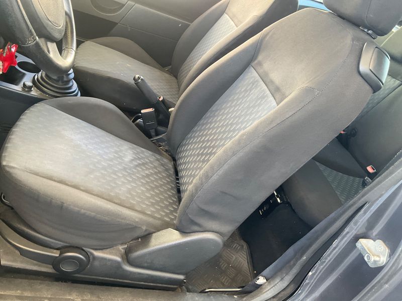 Ford Fiesta 1.4 Trend 2004 – снимка 10