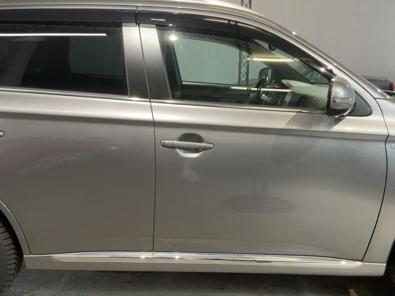Mitsubishi Outlander 2.4 PHEV Plus Spirit 4WD — zdjęcie 7