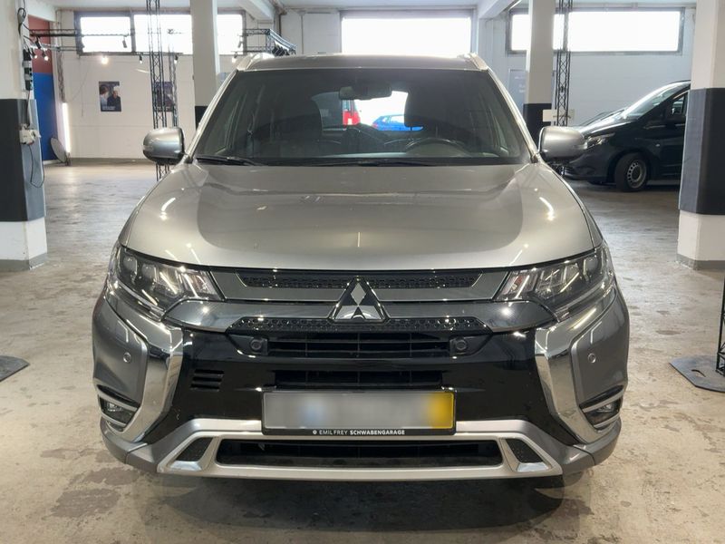 Mitsubishi Outlander 2.4 PHEV Plus Spirit 4WD — zdjęcie 9
